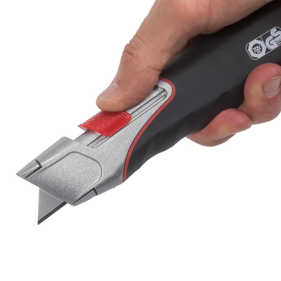 Die Klinge zieht sich zurck, sobald sie das Schneidgut verlsst - auch bei vorgeschobenem Klingenschieber