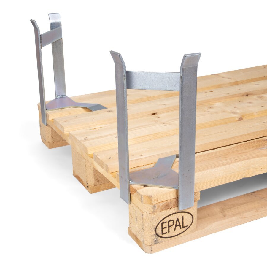 Zwischen den Paletten bleibt 250 mm Abstand, um problemlos die Ware auf der unteren Palette zu erreichen