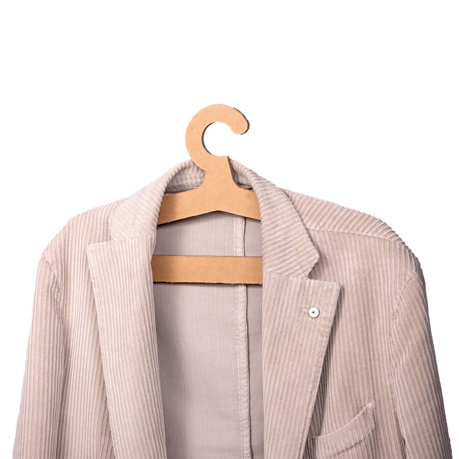 Kleiderbügel aus Wellpappe zum Aufbewahren und Ordnen von (Arbeits-)Kleidung Kleiderbügel aus Wellpappe zum Aufbewahren und Ordnen von (Arbeits-)Kleidung