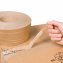 Einmal verklebt ist das Packband nur noch durch Beschädigung vom Karton lösbar Einmal verklebt ist das Packband nur noch durch Beschädigung vom Karton lösbar