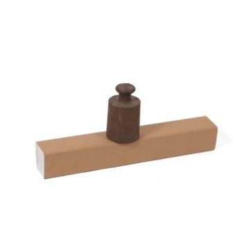 Die 2 mm starke Vollpappe h&auml;lt auch unter gro&szlig;en Belastungen stand