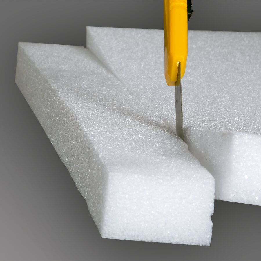 Schaumplatten lassen sich leicht mit einem Cuttermesser zuschneiden und bearbeiten