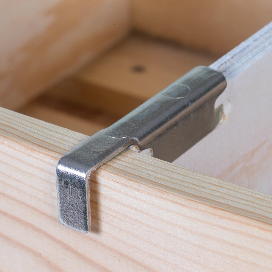 Mit stabilen Metallbeschlgen