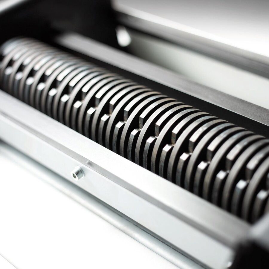 Spezialschneidwellen schneiden die Kartonagen entsprechend zu