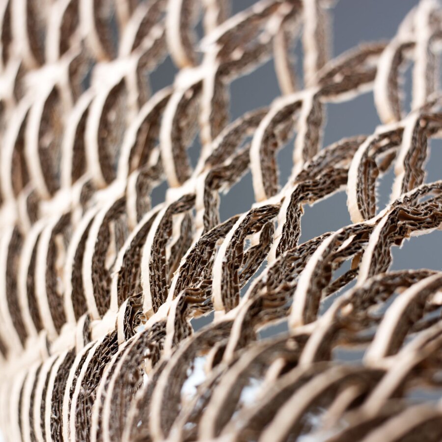 Neues Füll- und Polstermaterial durch das Schreddern von alten Kartonagen Neues Füll- und Polstermaterial durch das Schreddern von alten Kartonagen