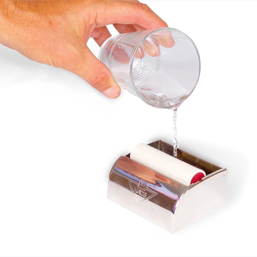 Mit warmem Wasser im Vorratsbehlter erzielen Sie eine optimale Verklebung