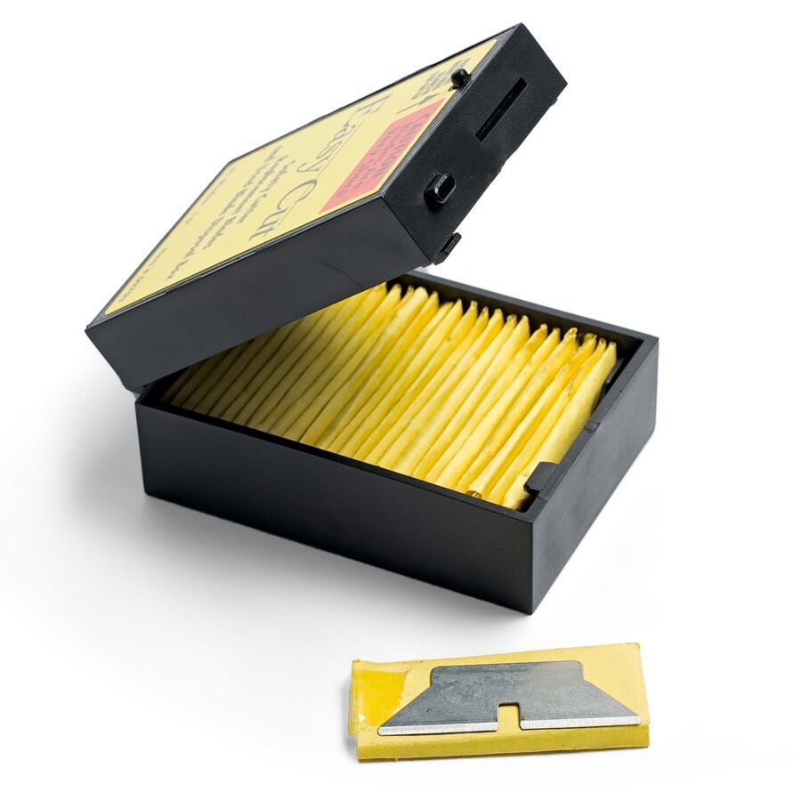 Ersatzmesser erhalten Sie in einer speziellen Klingenbox ebenfalls bei uns im Online-Shop Ersatzmesser erhalten Sie in einer speziellen Klingenbox ebenfalls bei uns im Online-Shop